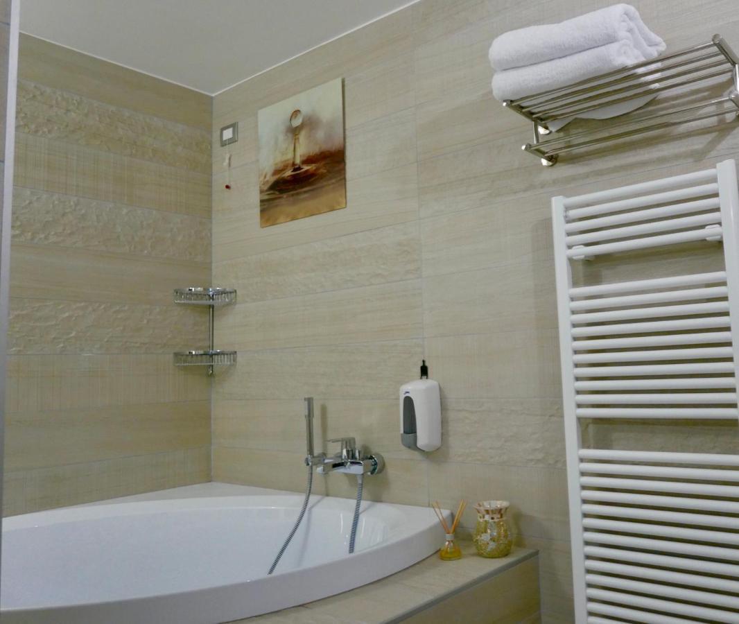 Phoenix Garda Hills Sirmione Exterior foto